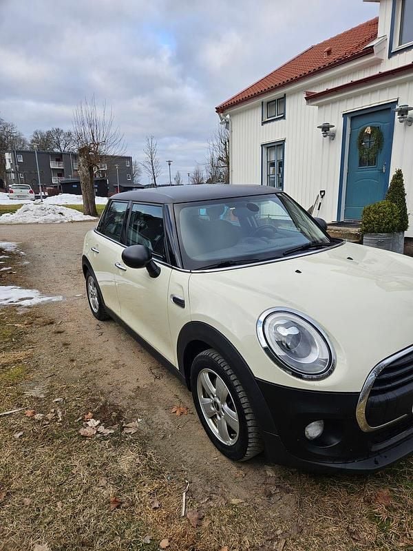 Begagnad Mini ONE 102 HK (75 kW) 2017 Halvkombi