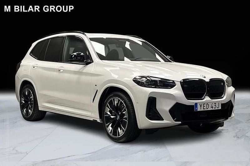 Vit Begagnad 2024 BMW iX3 Impressive SUV | 599 000 kr (Marknadspris) - Bild 1/4