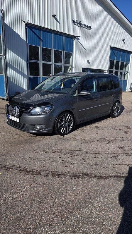 Grå Begagnad 2011 VW Touran Minibuss | 95 000 kr (Dyr) - Bild 1/4