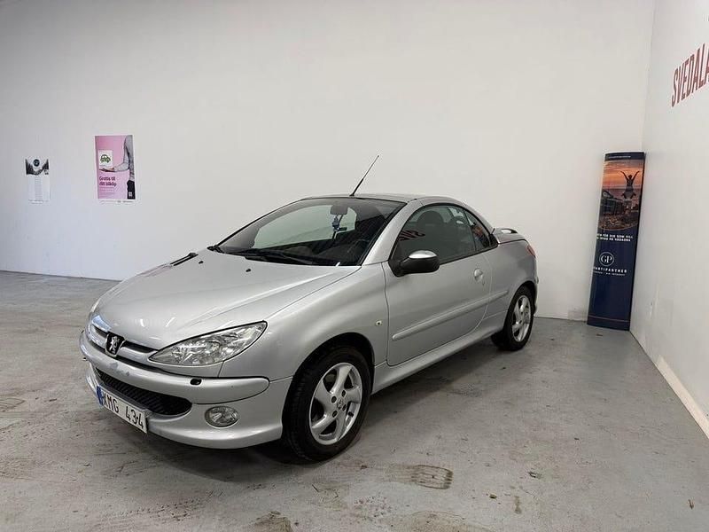 Begagnad Peugeot 206 CC 109 HK (80 kW) 2006 Grå Cab