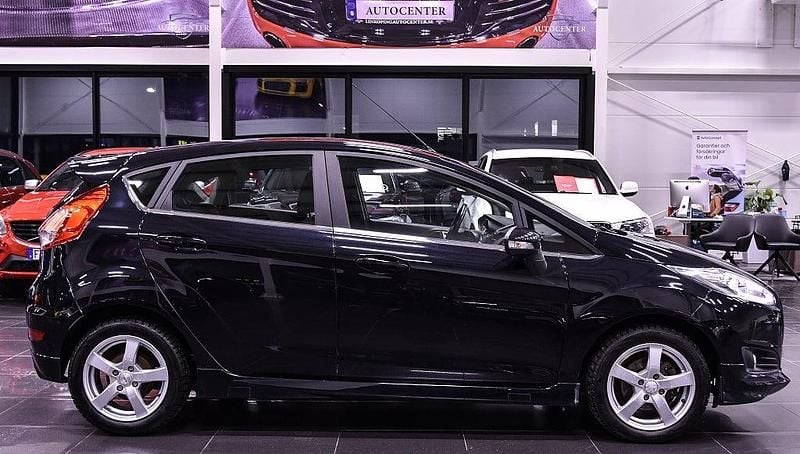 Begagnad Ford Fiesta Titanium 101 HK (74 kW) 2016 Svart Halvkombi