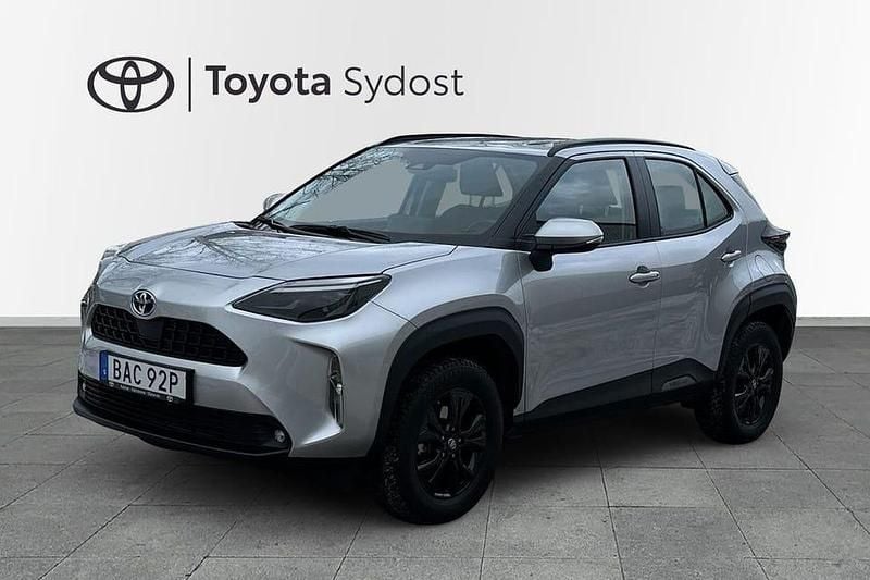Silver Begagnad 2023 Toyota Yaris Hybrid Active | 269 000 kr (Marknadspris) - Bild 1/3