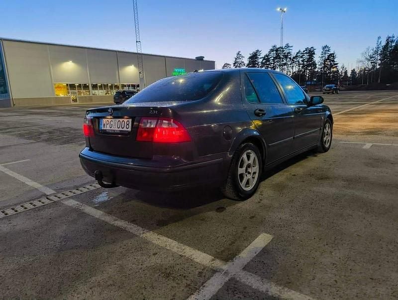 Begagnad Saab 9-5 185 HK (136 kW) 2005 Espresso black metallic