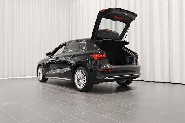 Begagnad Audi A3 Advanced Plus 150 HK (110 kW) 2020 Brilliantsvart Sedan