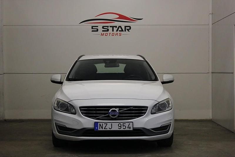 Begagnad Volvo V60 Momentum 163 HK (119 kW) 2013 Vit Kombi