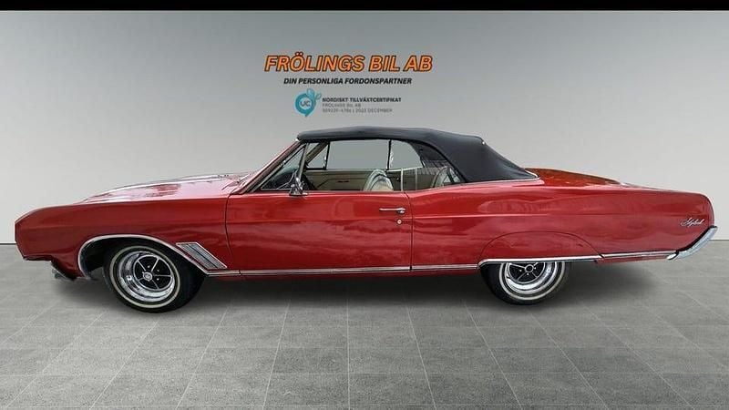 Begagnad Buick Skylark 214 HK (157 kW) 1967 Röd Cab