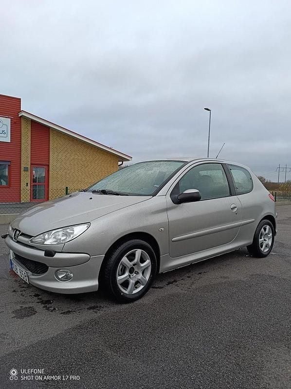 Grå Begagnad 2006 Peugeot 206 Halvkombi | 12 000 kr (Bra pris) - Bild 1/1