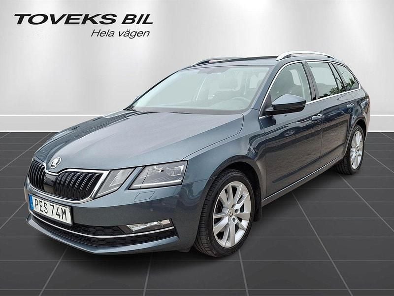 Mörkgrå (quartz grey metallic) Begagnad 2019 Skoda Octavia Kombi | 169 000 kr (Lite dyr) - Bild 1/4