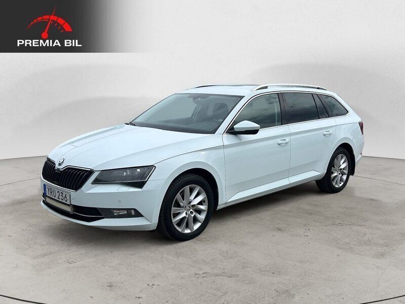 Vit Begagnad 2017 Skoda Superb Business Line Kombi | 129 900 kr (Lite dyr) - Bild 1/4