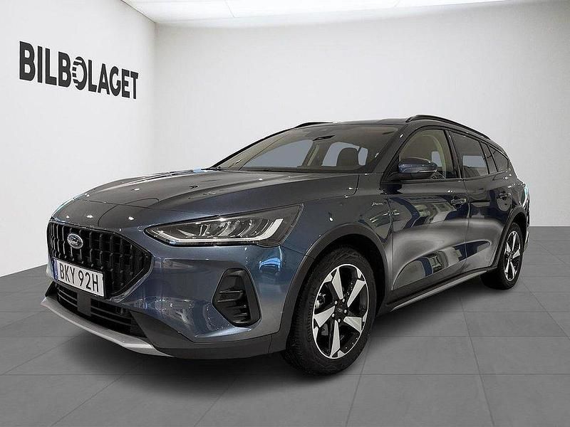 Blå Begagnad 2023 Ford Focus Active Kombi | 249 800 kr (Bra pris) - Bild 1/4