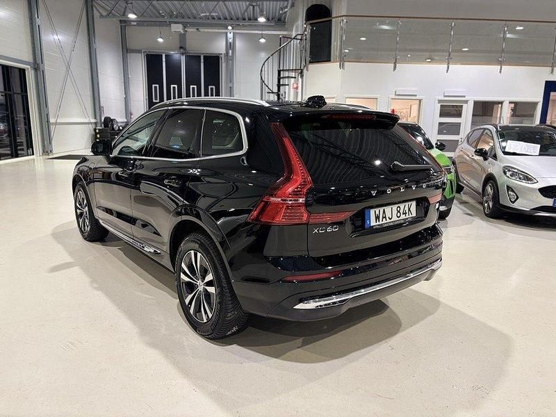 Begagnad Volvo XC60 Core 349 HK (256 kW) 2022 Svart SUV