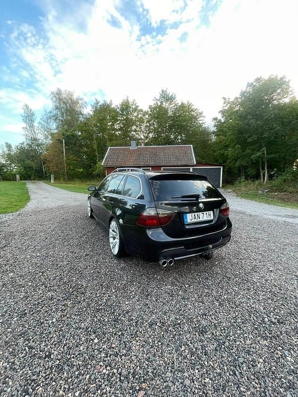 Begagnad BMW 330 231 HK (169 kW) 2007 Kombi