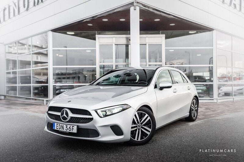 Silver (iridium silver metallic) Begagnad 2020 Mercedes A200 Halvkombi | 259 000 kr (Marknadspris) - Bild 1/4