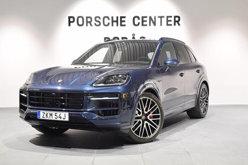 Blå Begagnad 2026 Porsche Cayenne S E-Hybrid SUV | 1 499 000 kr (Marknadspris) - Bild 1/4