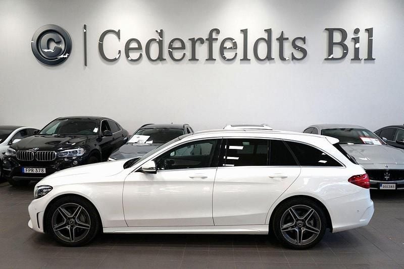 Vit Begagnad 2018 Mercedes C220 AMG Kombi | 299 900 kr (Lite dyr) - Bild 1/4