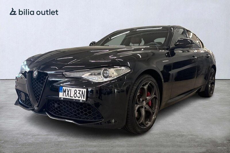 Svart Begagnad 2019 Alfa Romeo Giulia Veloce Sedan | 269 000 kr (Marknadspris) - Bild 1/4