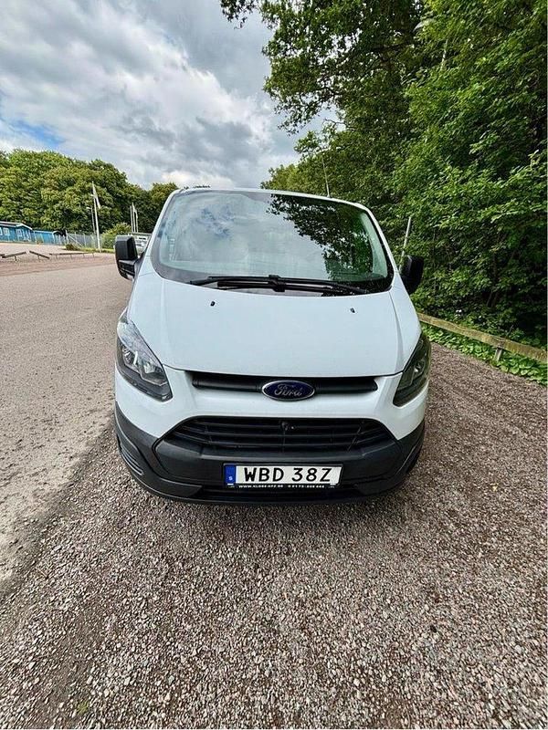 Vit Begagnad 2015 Ford Transit Custom | 85 000 kr (Marknadspris) - Bild 1/4