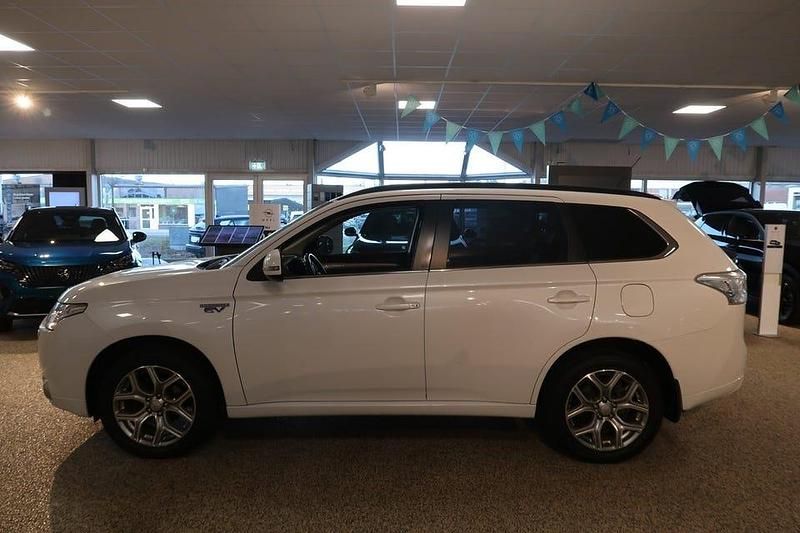 Begagnad Mitsubishi Outlander 203 HK (149 kW) 2014 Vit SUV