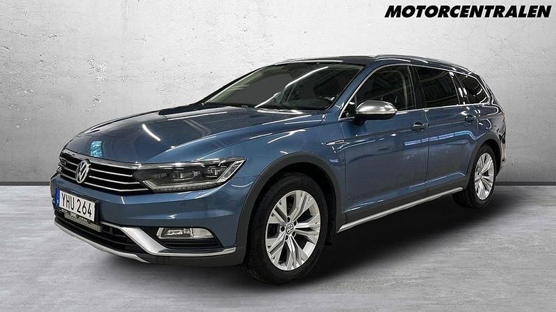 Blå Begagnad 2017 VW Passat Alltrack Kombi | 195 000 kr (Marknadspris) - Bild 1/3
