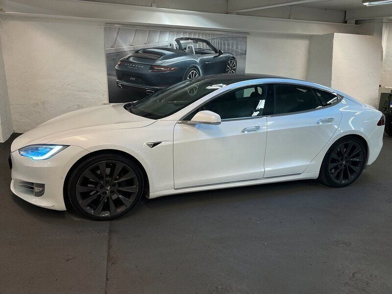 Vit Begagnad 2018 Tesla Model S Sedan | 499 000 kr - Bild 1/4
