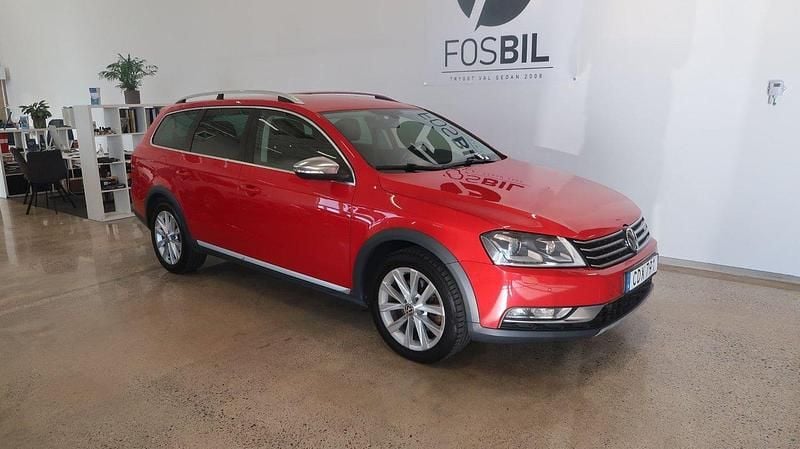 Röd Begagnad 2014 VW Passat Alltrack Kombi | 99 900 kr (Marknadspris) - Bild 1/3