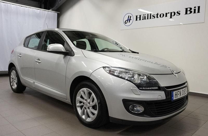 Silver Begagnad 2013 Renault Mégane III Halvkombi | 59 900 kr (Marknadspris) - Bild 1/4