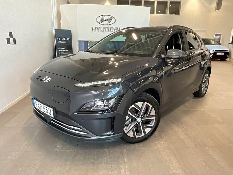 Gråmetallic Begagnad 2022 Hyundai Kona Advanced SUV | 379 500 kr - Bild 1/4