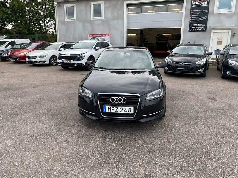 Svart Begagnad 2011 Audi A3 Sportback Attraction Halvkombi | 50 900 kr (Marknadspris) - Bild 1/4