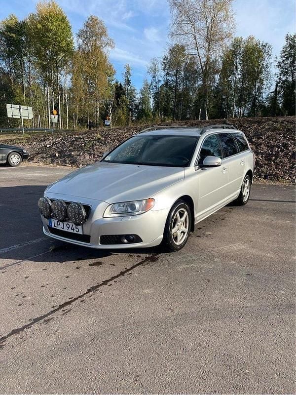 Grå Begagnad 2011 Volvo V70 Momentum Kombi | 53 000 kr (Superpris) - Bild 1/4