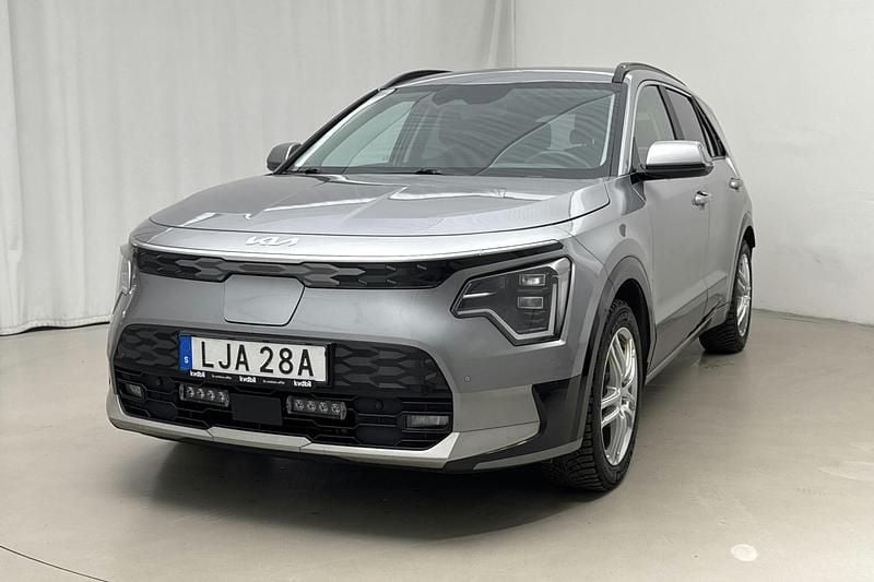 Grå Begagnad 2023 Kia e-Niro Advance SUV | 225 000 kr (Bra pris) - Bild 1/4