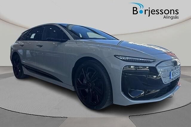 Siambeige metallic Begagnad 2025 Audi A6 e-tron Performance Kombi | 799 900 kr - Bild 1/4