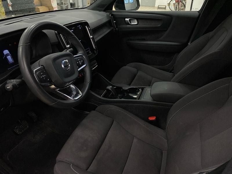 Begagnad Volvo XC40 Single Motor 175 kW (238 HK) 2023 Grå SUV