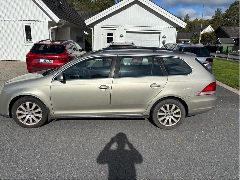 Brun Begagnad 2008 VW Golf Kombi | 25 000 kr (Marknadspris) - Bild 1/4