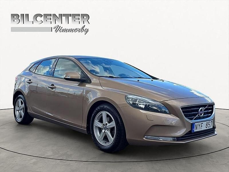 Brun Begagnad 2013 Volvo V40 Kombi | 104 500 kr (Marknadspris) - Bild 1/4