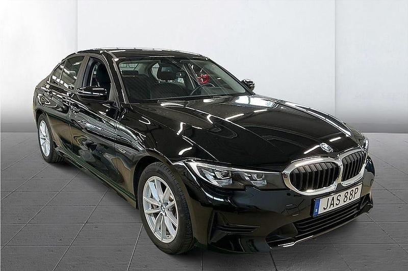 Svart Begagnad 2022 BMW 330 Advantage Sedan | 299 600 kr (Dyr) - Bild 1/2