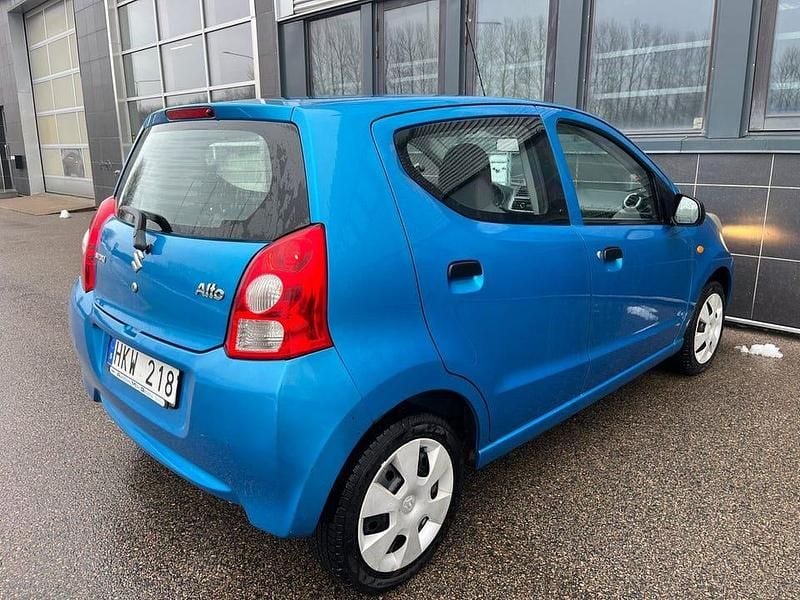 Begagnad Suzuki Alto 68 HK (50 kW) 2010 Blå Halvkombi