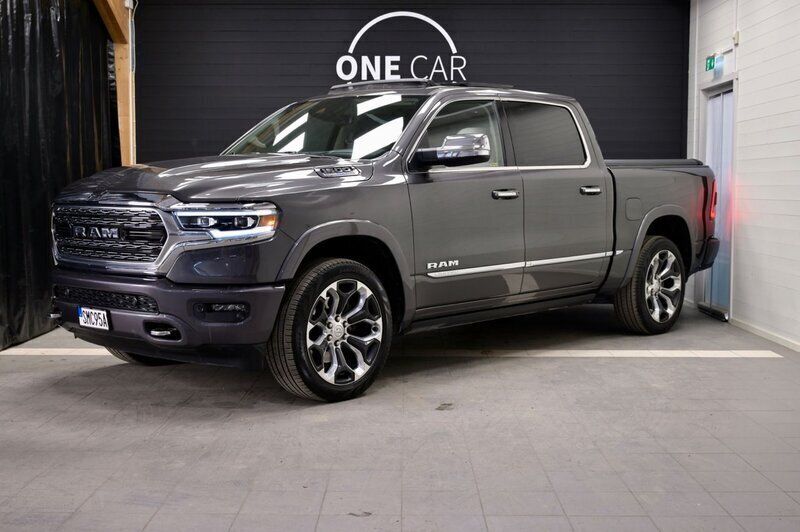 Mörkgrå (grå) Begagnad 2022 Dodge Ram Pickup | 849 700 kr (Dyr) - Bild 1/4