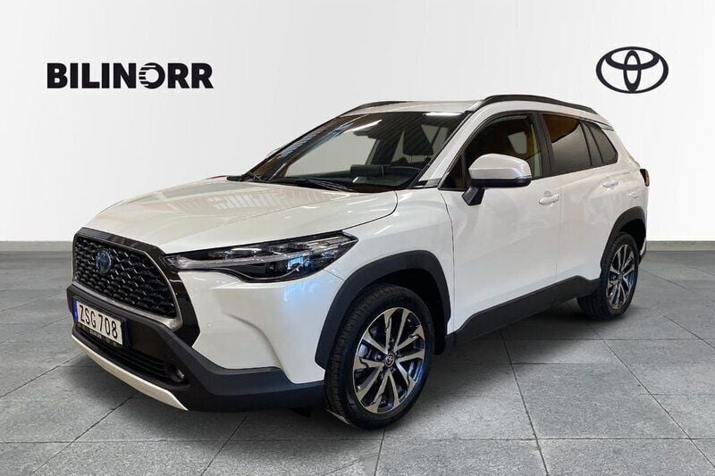 Vit Begagnad 2022 Toyota Corolla Cross Style SUV | 369 900 kr (Marknadspris) - Bild 1/4