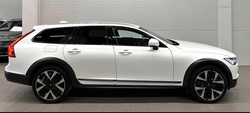 Pearl vit Begagnad 2018 Volvo V90 CC Kombi | 259 000 kr (Marknadspris) - Bild 1/4