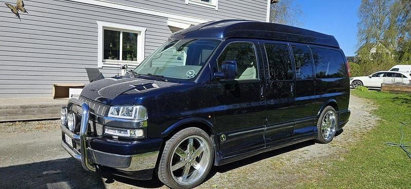 Blå Begagnad 2006 Chevrolet Express Minibuss | 240 000 kr - Bild 1/4