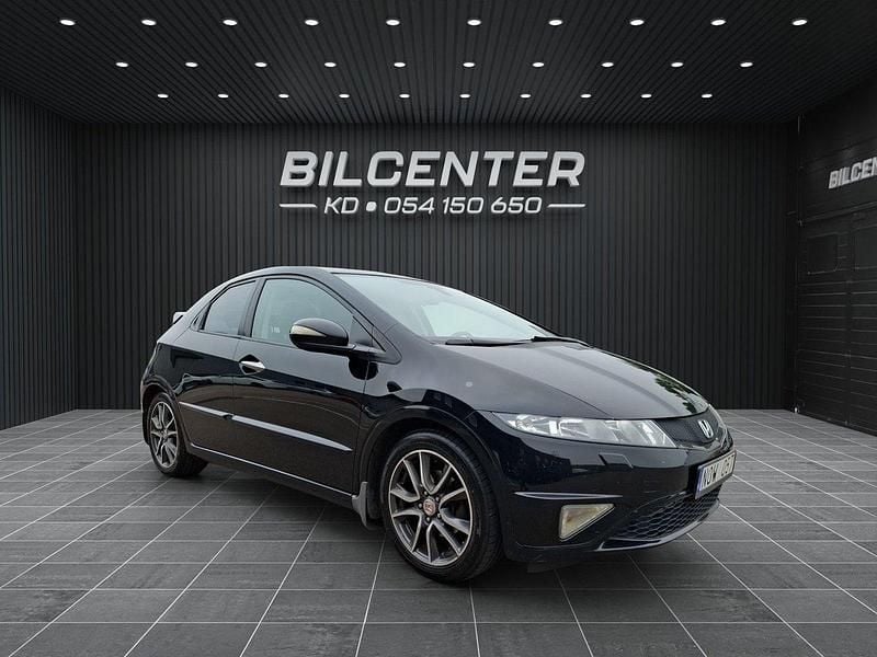 Svart Begagnad 2011 Honda Civic Sport Halvkombi | 79 900 kr (Dyr) - Bild 1/4