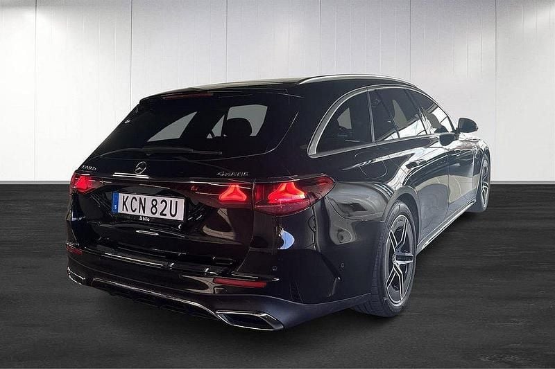 Begagnad Mercedes E300 AMG 317 HK (233 kW) 2024 Svart Kombi