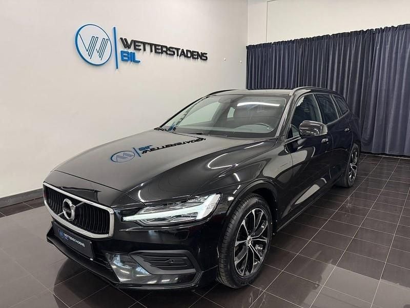 Svart Begagnad 2020 Volvo V60 Momentum Kombi | 214 900 kr (Marknadspris) - Bild 1/4