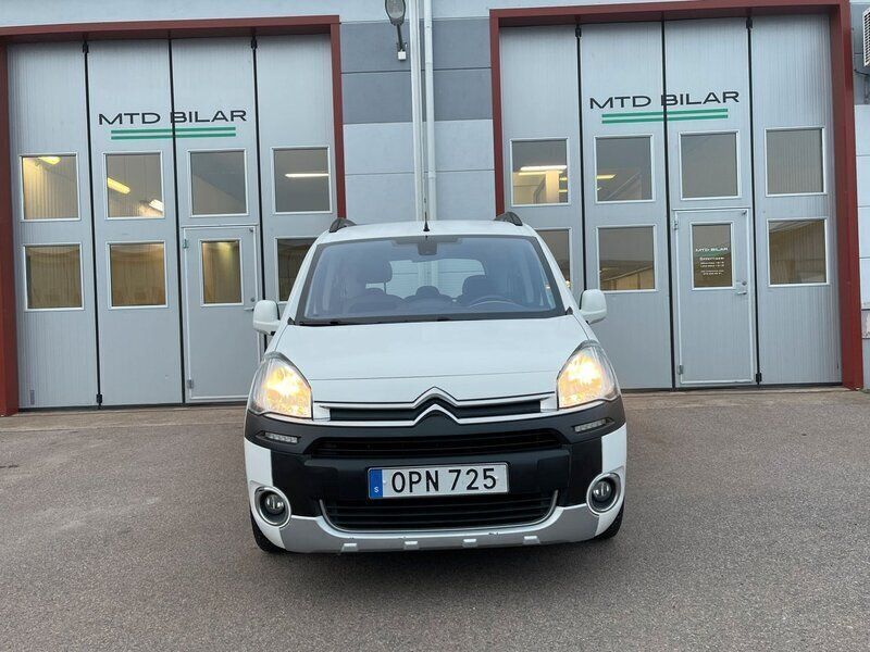 Begagnad Citroën Berlingo 115 HK (84 kW) 2014 Vit Minibuss