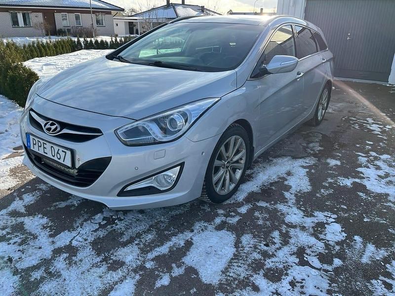 Silver Begagnad 2015 Hyundai i40 Kombi | 85 000 kr (Marknadspris) - Bild 1/4