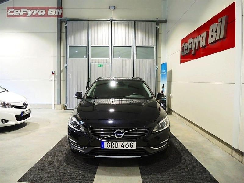 Begagnad Volvo V60 Momentum 114 HK (83 kW) 2014 Svart Kombi