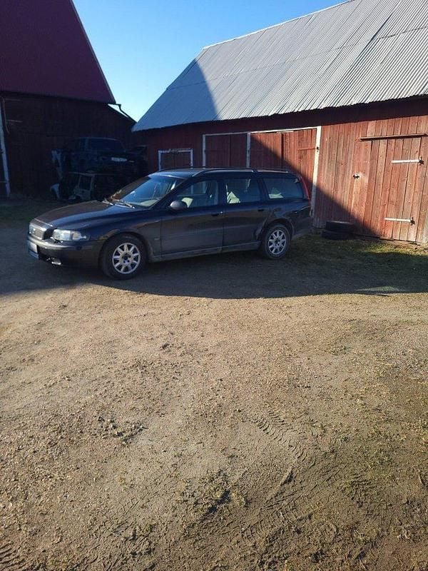 Grå Begagnad 2001 Volvo V70 Business Edition Kombi | 18 000 kr (Marknadspris) - Bild 1/1