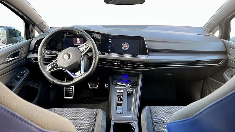 Begagnad VW Golf VIII GTE 150 HK (110 kW) 2020 Svart (black) Kombi