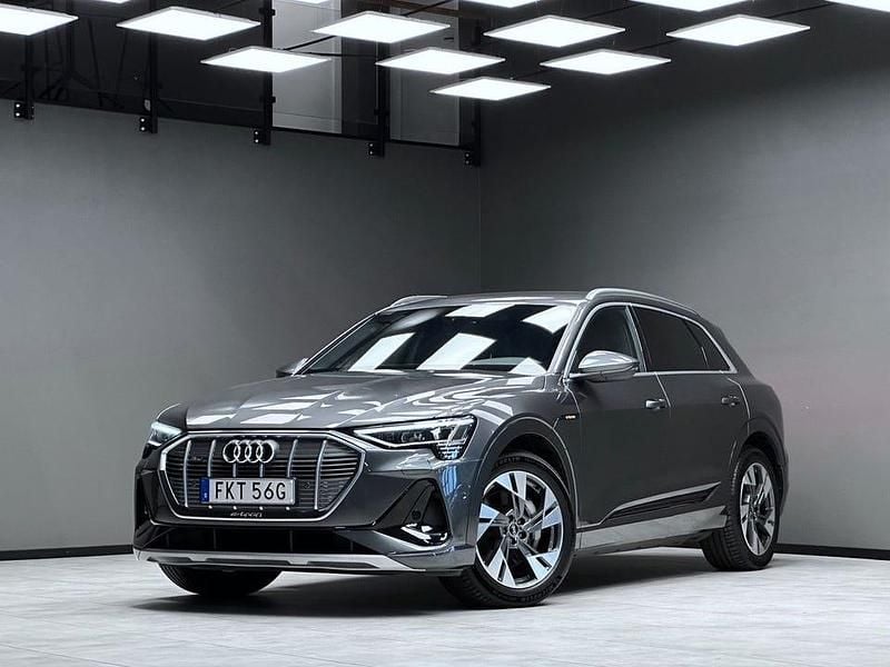 Grå Begagnad 2021 Audi e-tron S-Line SUV | 429 900 kr (Lite dyr) - Bild 1/3