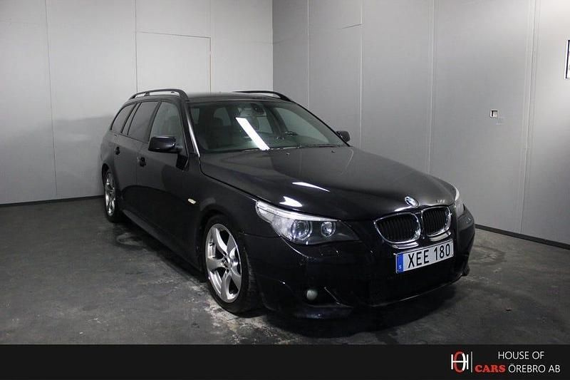 Svart Begagnad 2006 BMW 523 M Sport Kombi | 57 900 kr (Marknadspris) - Bild 1/4